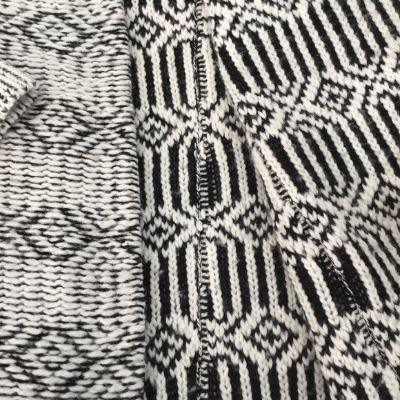 Gap XS Black & White Fringe Open Front Sweater - Picture 4 of 8